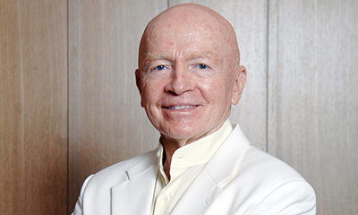 Mark Mobius acredita que a valorização do mercado de ações é um sinal de que a economia brasileira vai melhorar bastante nos próximos anos, desde que as melhorias promovidas pela equipe econômica do governo prossigam, com a privatização de estatais e a desburocratização dos processos