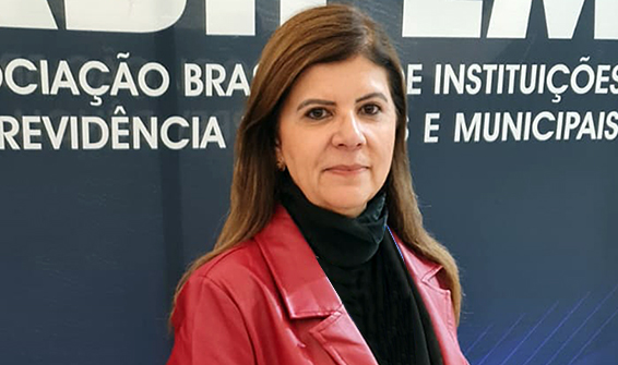 “Investimentos no exterior serão relevantes no longo prazo”, diz Maria Silvana Barbosa Frigo, do RPPS de Maringá