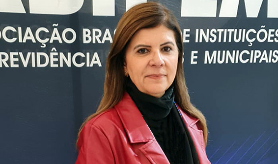 “Investimentos no exterior serão relevantes no longo prazo”, diz Maria Silvana Barbosa Frigo, do RPPS de Maringá
